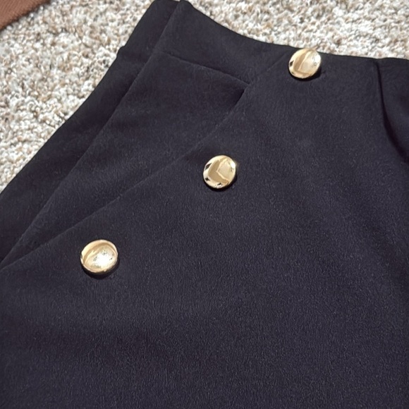 NWOT One 5 One Elegant Black Women's Shorts with Gold Buttons - Picture 2 of 6